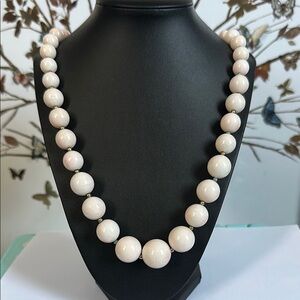 Elegant Cream Beaded Necklace